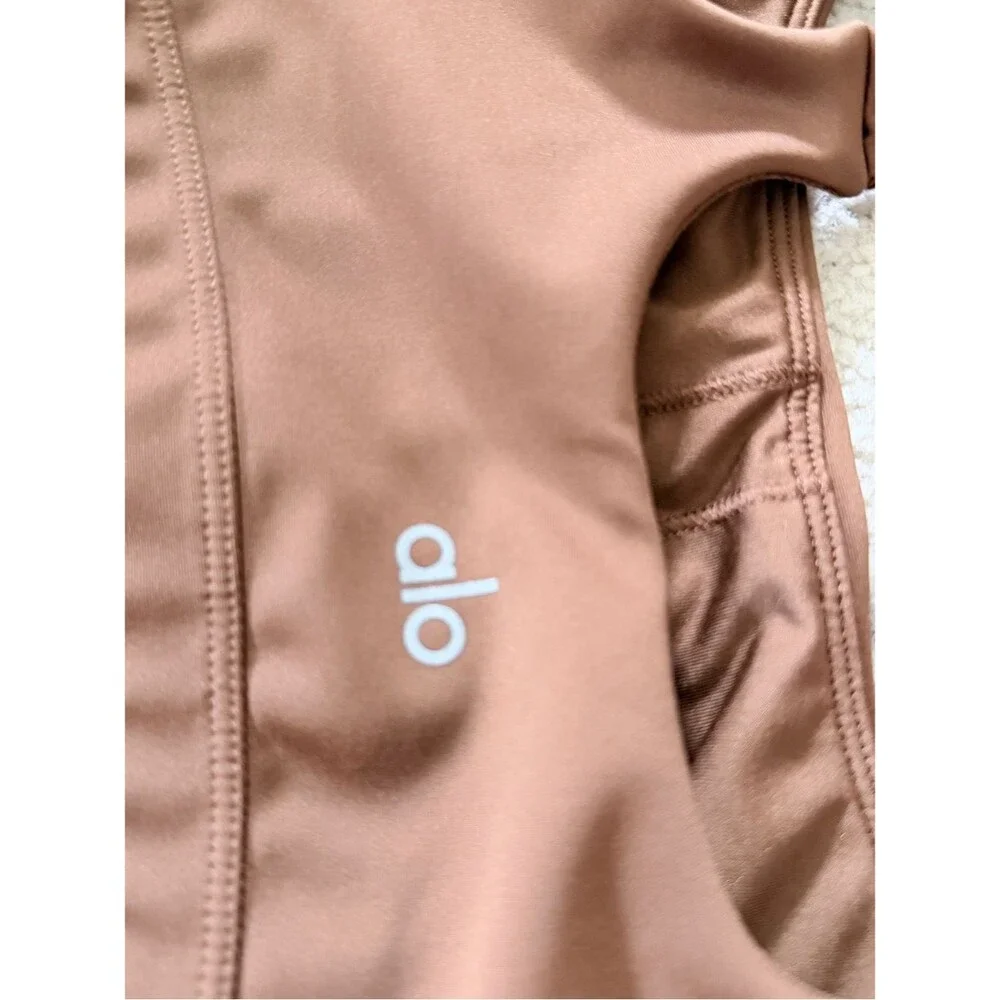 Alo Yoga Airlift Charmer Sports Bra In Cinnamon Brown